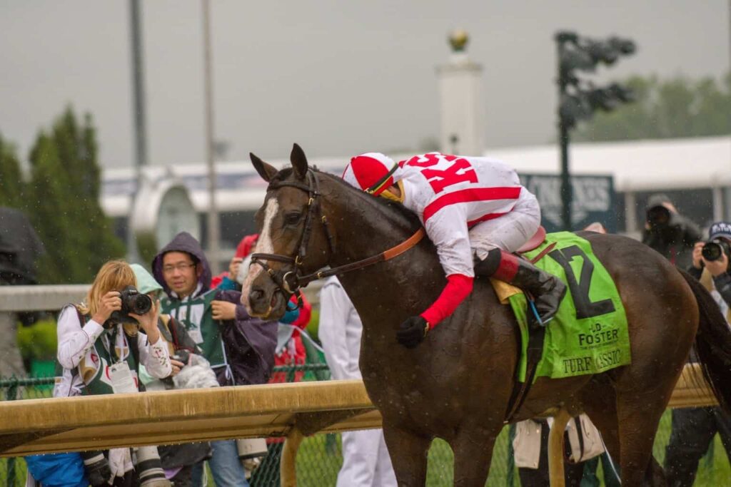 Bricks and Mortar Exudes Power In Old Forester Turf Classic