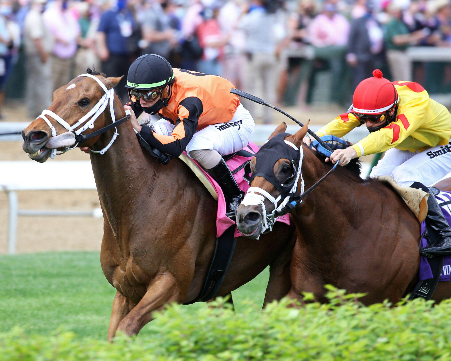 Fast Boat Blasts Home Late to Win Twin Spires Turf Sprint Racing Dudes